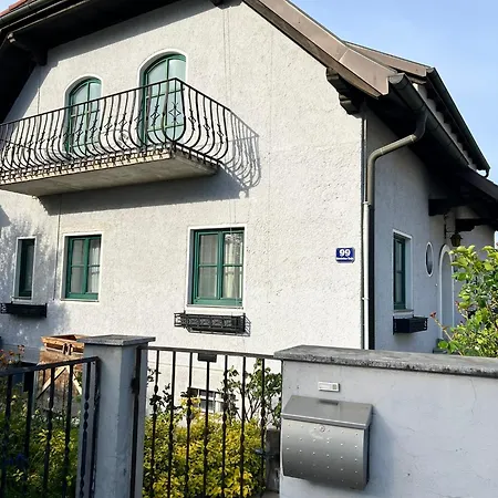 Stadthaus Mit Traditionellem Flair Wels